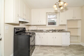 1525 Abbott Rd in Cayce, SC - Building Photo - Building Photo