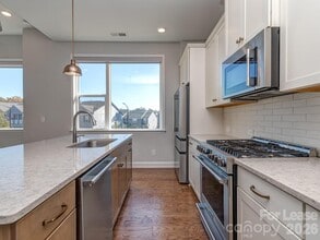5862 Ardrey Kell Rd in Charlotte, NC - Building Photo - Building Photo
