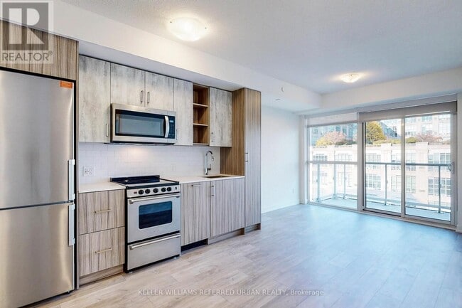 251 Manitoba St in Toronto, ON - Building Photo - Building Photo