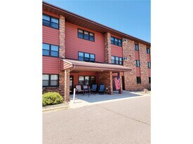 11 Park St N in Fairfax, MN - Building Photo