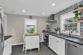 140 Dunk Rock Rd in Guilford, CT - Building Photo - Building Photo
