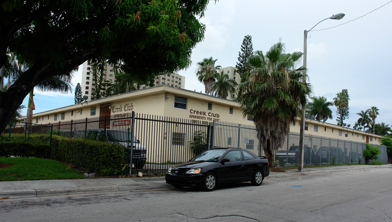 Creek Club Apartments in Miami, FL - Building Photo