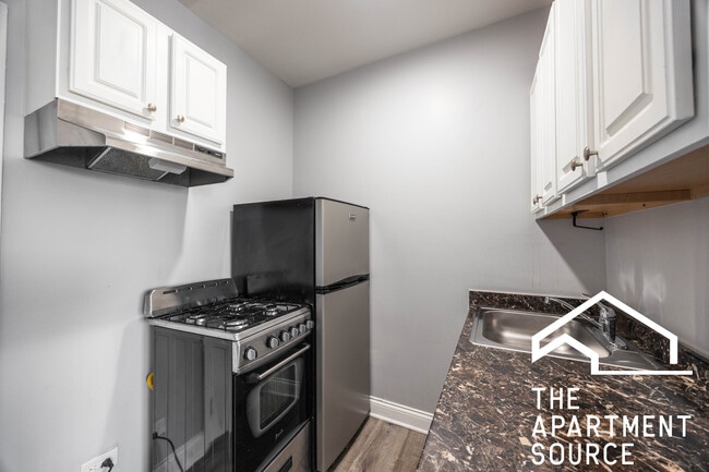 4031 N Kenmore Ave, Unit 412 in Chicago, IL - Foto de edificio - Building Photo