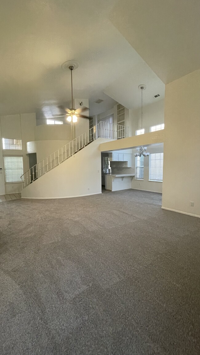 645 E Champlain Dr in Fresno, CA - Building Photo - Building Photo