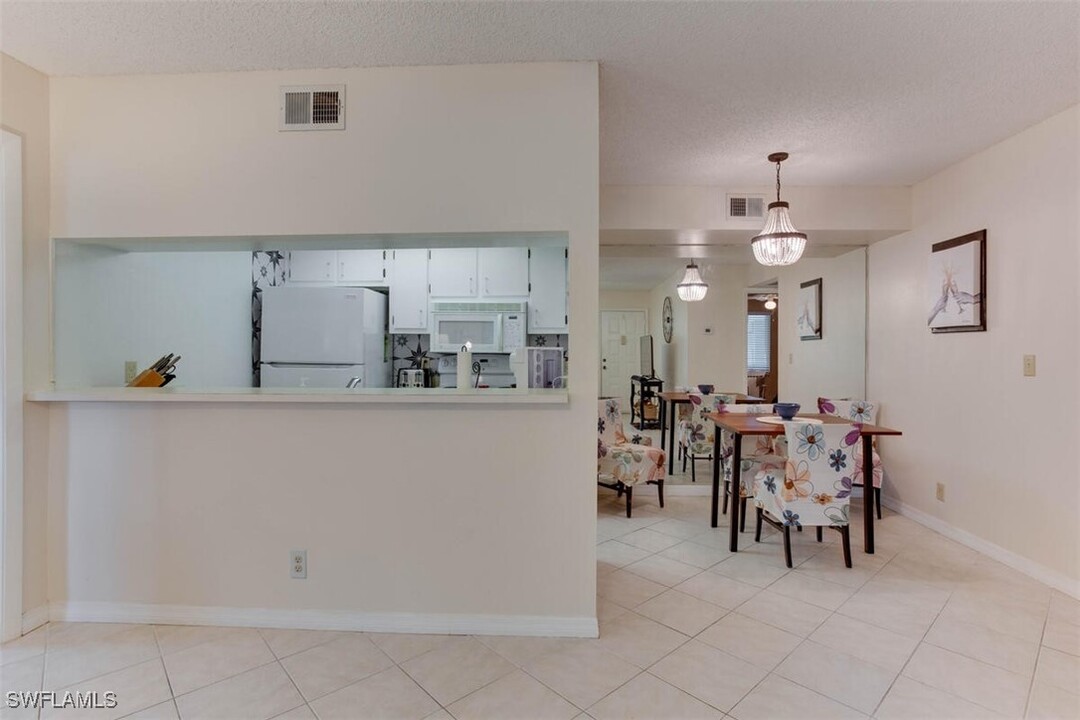 4309 27th Ct SW-Unit -202 in Naples, FL - Building Photo