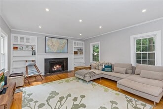 10 Brook Ln in Scarsdale, NY - Building Photo - Building Photo