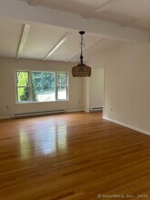 679 New Norwalk Rd in New Canaan, CT - Foto de edificio - Building Photo