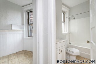 85 Myrtle St, Unit 7 in Boston, MA - Building Photo - Building Photo