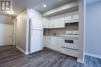 1275 Prestonwood Crescent in Mississauga, ON - Building Photo - Building Photo