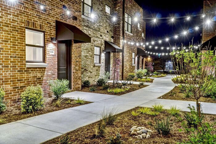 517 E B St in Jenks, OK - Foto de edificio