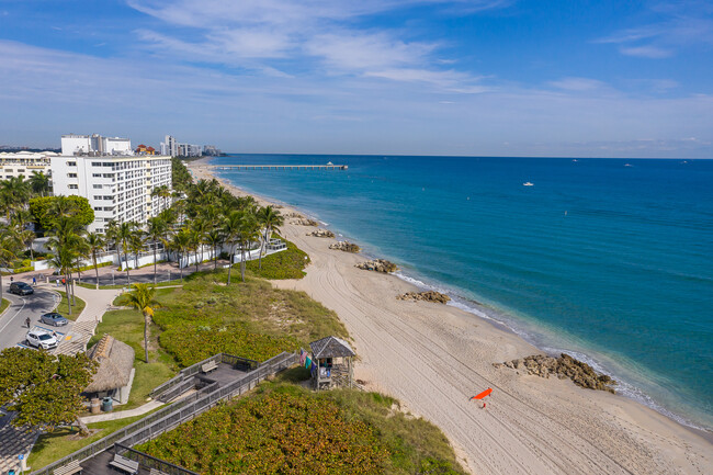 584 SE 20th Ave in Deerfield Beach, FL - Building Photo - Building Photo