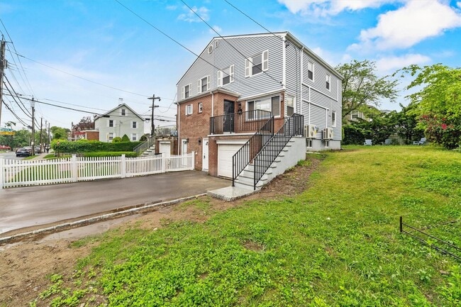 129 Drake Ave in New Rochelle, NY - Building Photo - Building Photo