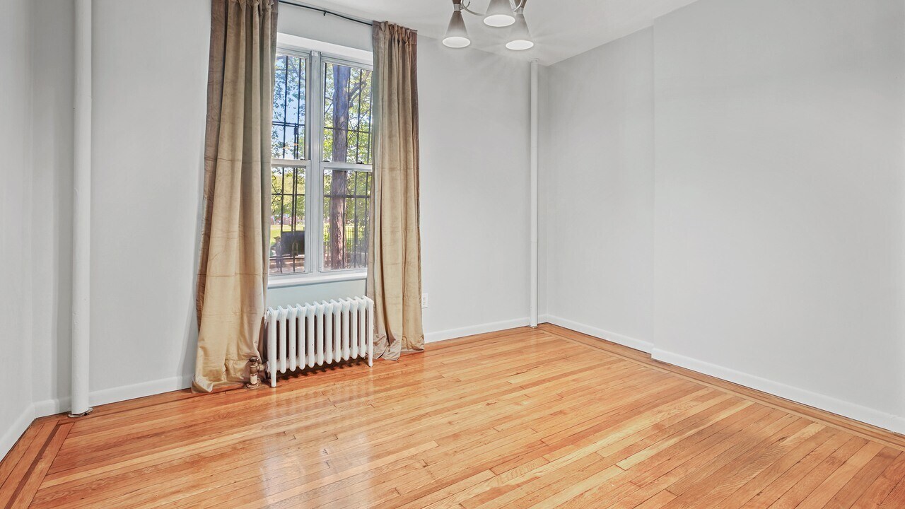 81 Olive St-Unit -A in New York, NY - Building Photo