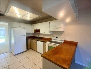 3417 SW Santa Barbara Pl, Unit 114 in Cape Coral, FL - Building Photo - Building Photo