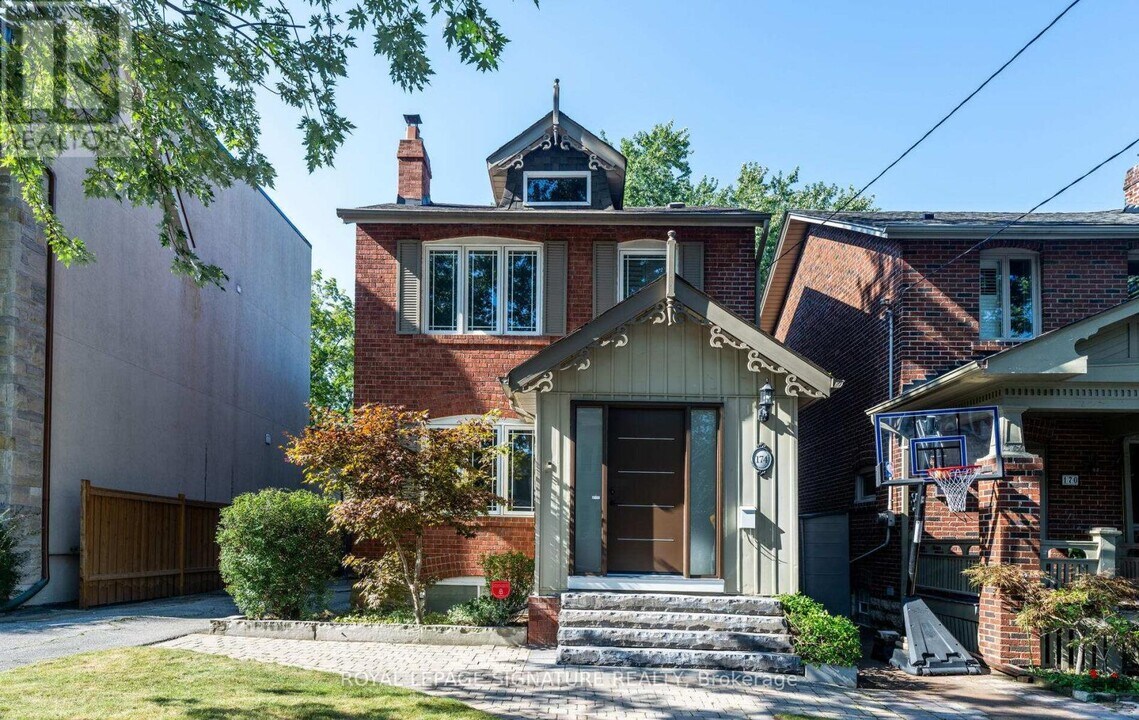 174 Woburn Ave in Toronto, ON - Building Photo
