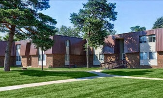 Pines Lapeer West Apartments in Lapeer, MI - Building Photo