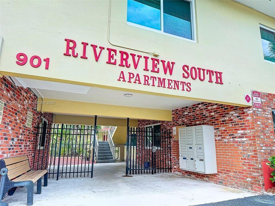 901 NE 18th Ct in Fort Lauderdale, FL - Building Photo
