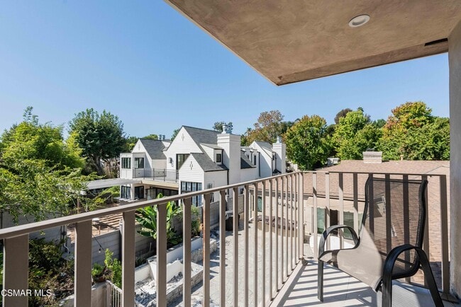 property at 116 S Glenroy Ave