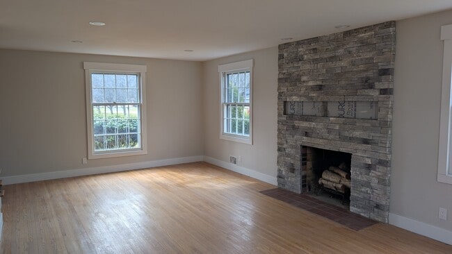 25 Red Bud Rd in Rochester, NY - Foto de edificio - Building Photo