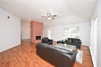 3551 Santa Rosa Ln in Sugar Land, TX - Building Photo - Building Photo