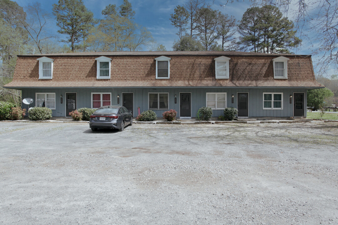 2027 Cabin Ln in Stanley, NC - Building Photo