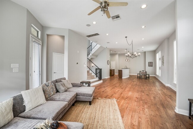 904 Roy St in Houston, TX - Foto de edificio - Building Photo