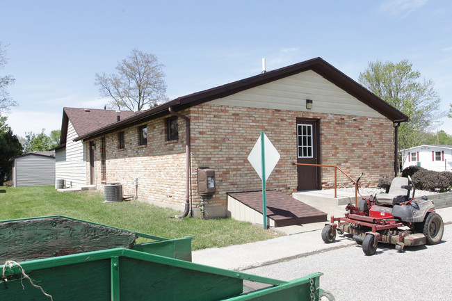 Pinebrook Village in Kentwood, MI - Building Photo - Building Photo