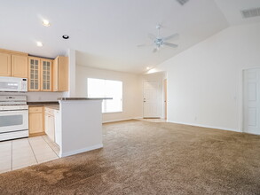 5829 Wrenwater Dr in Lithia, FL - Foto de edificio - Building Photo