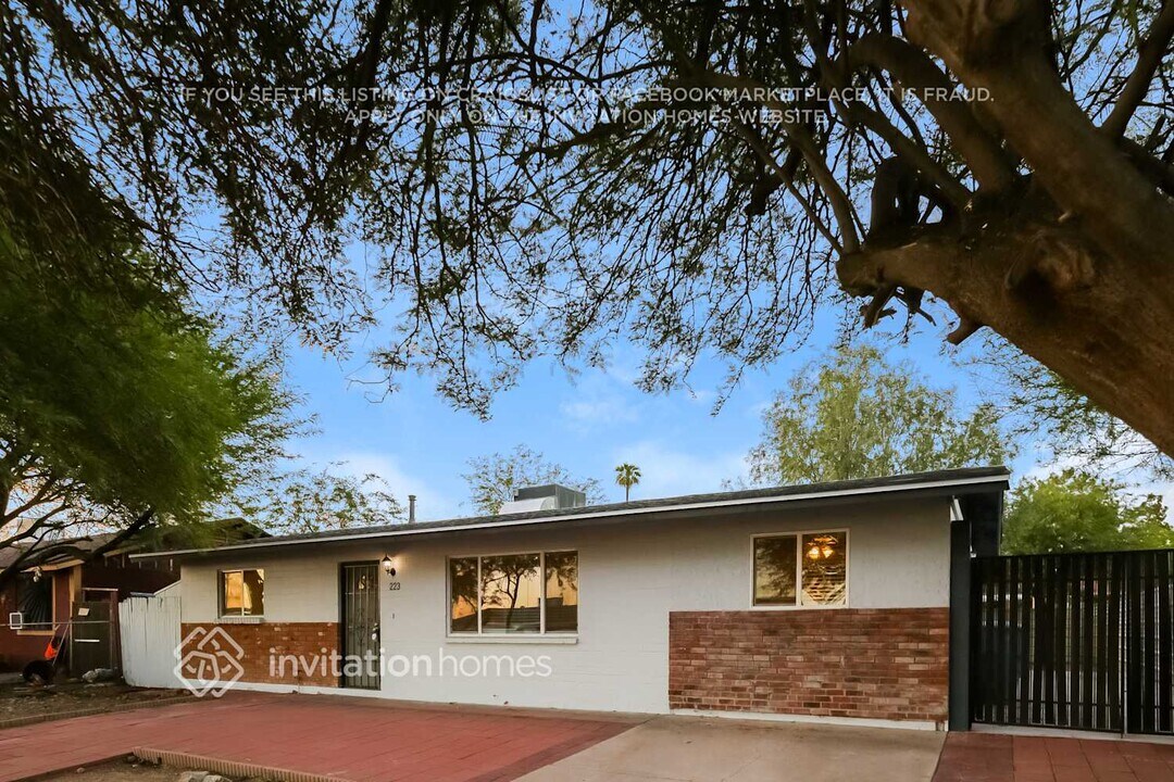 223 W Gary Way in Phoenix, AZ - Building Photo