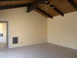 1100 S Lincoln Ave in Monterey Park, CA - Foto de edificio - Building Photo