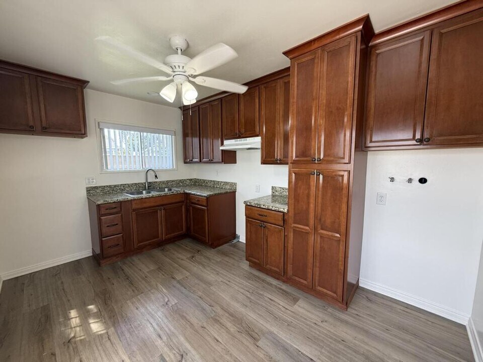 15558 Cornuta Ave in Bellflower, CA - Building Photo