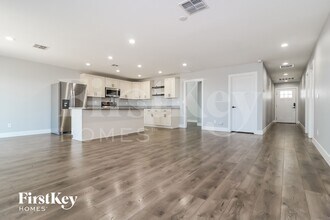 3858 W Tamarisk Ave in Phoenix, AZ - Foto de edificio - Building Photo