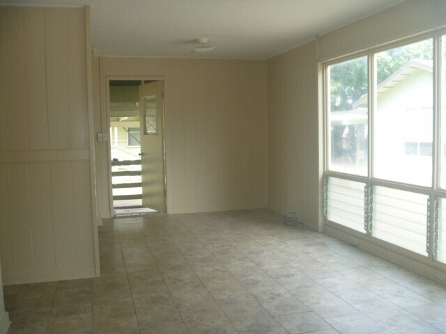 84-1043-1043 Lahaina St in Waianae, HI - Building Photo