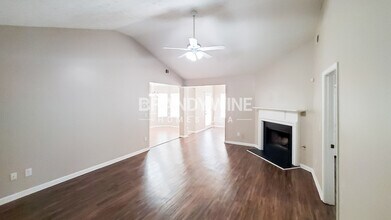 8120 Chapman Terrace in Mcdonough, GA - Foto de edificio - Building Photo