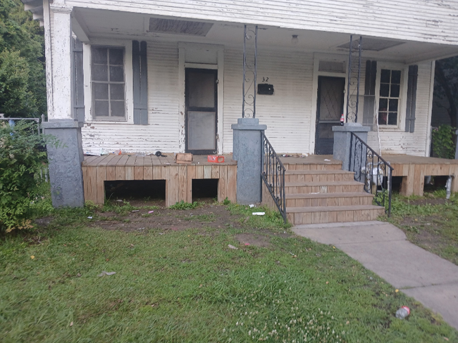 property at 32 Louisiana Ave