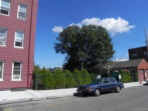 49 5th St in New Rochelle, NY - Foto de edificio - Building Photo