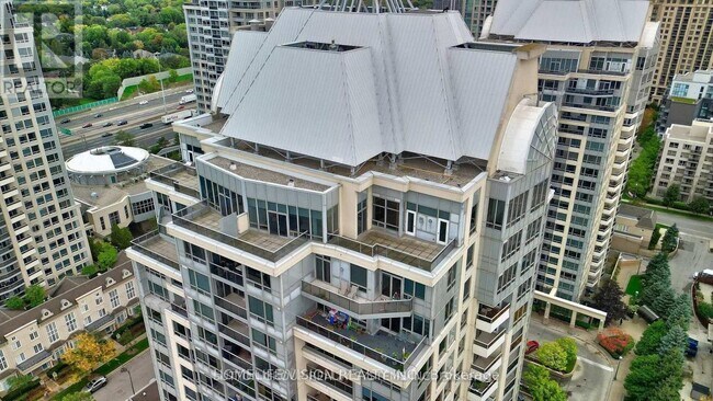 8 Rean Dr in Toronto, ON - Building Photo - Building Photo