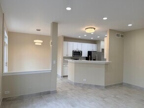 431 Pine Lake Cir in Vernon Hills, IL - Building Photo - Building Photo