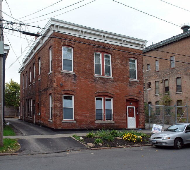 819 Townsend St in Syracuse, NY - Foto de edificio - Building Photo