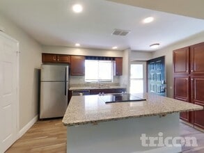 1108 Robin Dr in Plant City, FL - Building Photo - Building Photo