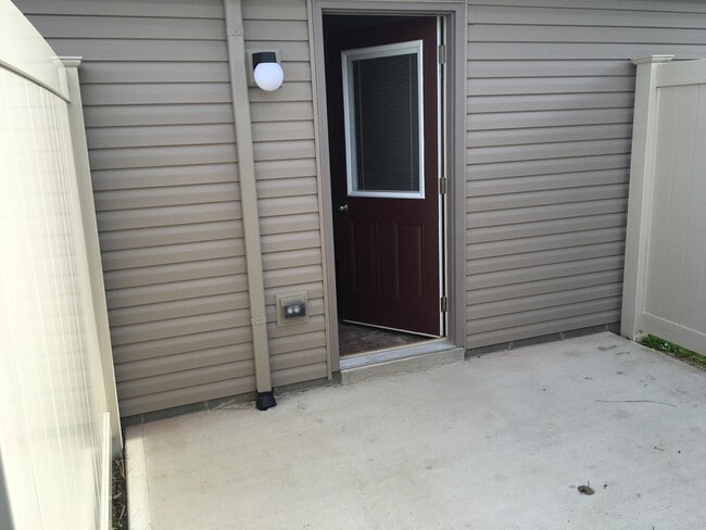 2206 Shamrock Ln in Troy, OH - Building Photo - Building Photo