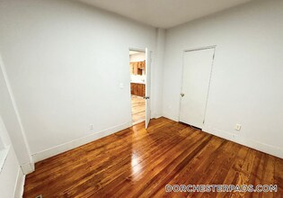 10 Pond St in Boston, MA - Building Photo - Building Photo