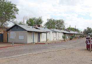 Mountain View Apartments in Phoenix, AZ - Building Photo - Building Photo