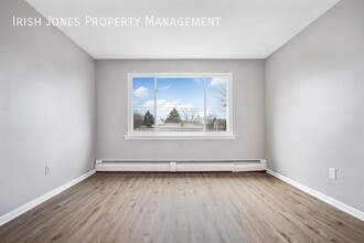 16 St James Pl-Unit -Apt. 4 in Lackawanna, NY - Foto de edificio - Building Photo