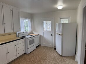 907 Hewitt Ave in Bremerton, WA - Building Photo - Building Photo