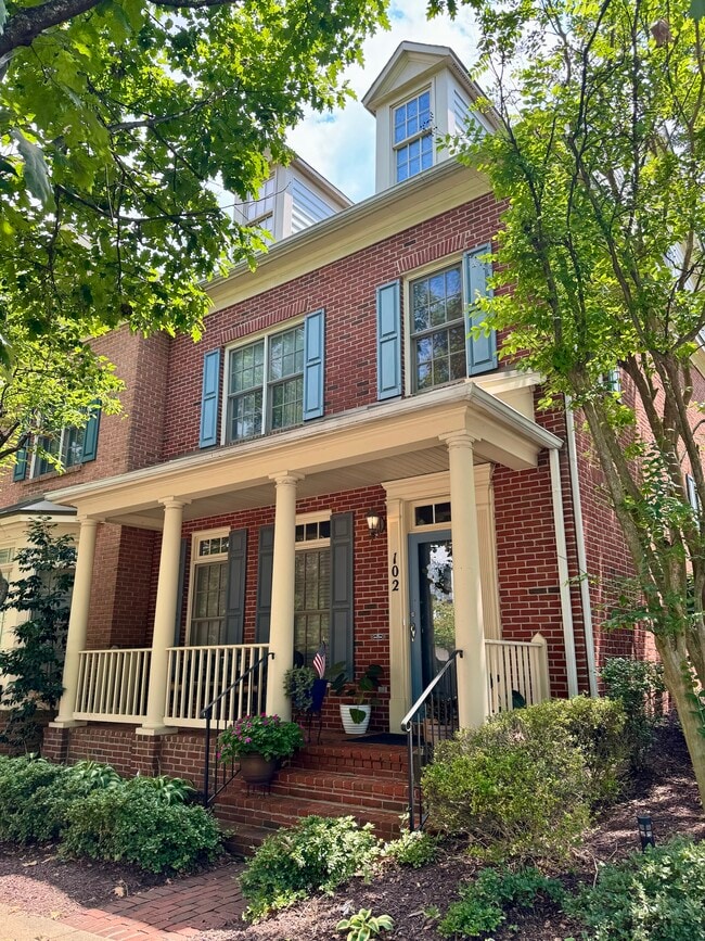 102 Oak Knoll Terrace
