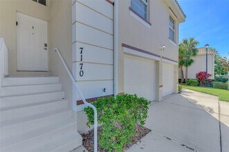 7170 Strand Cir in Bradenton, FL - Building Photo - Building Photo
