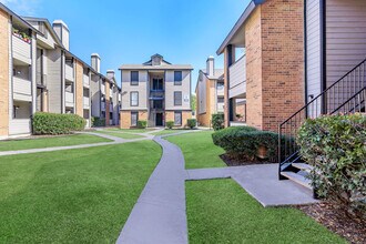 The Ellington in San Antonio, TX - Building Photo - Building Photo