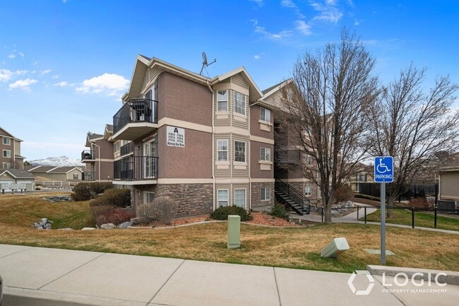 2122 Morning Star Dr in Saratoga Springs, UT - Building Photo - Building Photo