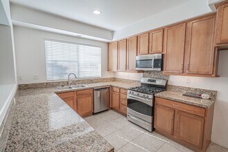 23939 Brescia Dr in Santa Clarita, CA - Building Photo - Building Photo